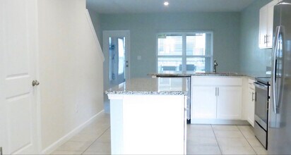 404 Sedgewick Dr in Davenport, FL - Foto de edificio - Building Photo