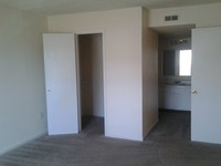 2BR Master Bedroom with Full Bath and Walk-in Closet - Summer Wind Apartments in Auburn, Alabama