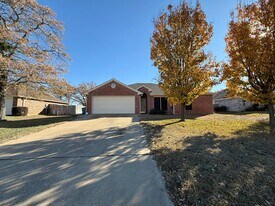 409 Asher Ln in Lindale, TX - Building Photo