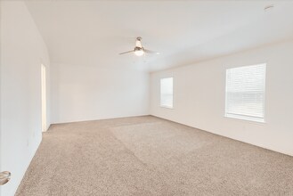 3002 Titus in New Caney, TX - Building Photo - Building Photo