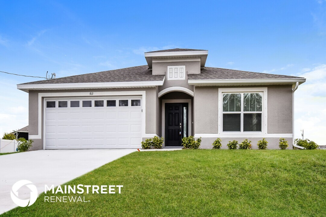 913 NE 36th Ln in Cape Coral, FL - Building Photo