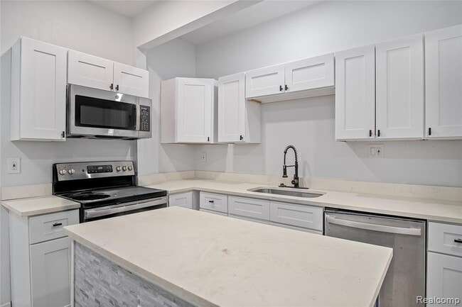 671 Clairmount Ave in Detroit, MI - Building Photo - Building Photo