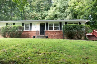 103 Robleigh Dr in Hendersonville, NC - Building Photo