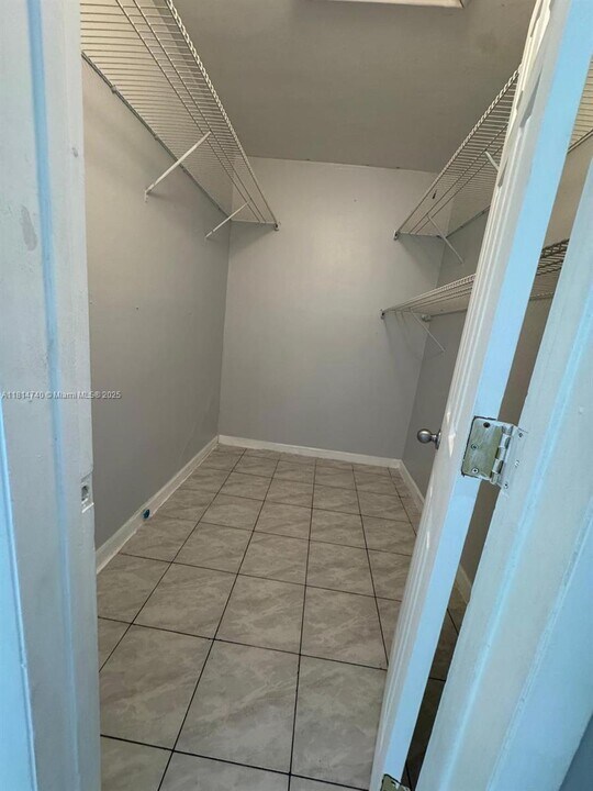 1522 NE 34th Ct in Oakland Park, FL - Building Photo