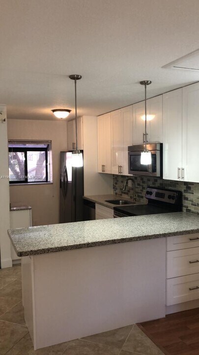 104 Gardens Dr in Pompano Beach, FL - Building Photo