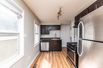 1431 W Flournoy St, Unit 1R in Chicago, IL - Foto de edificio - Building Photo