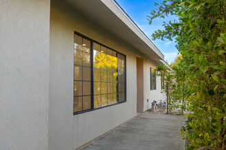 10419 Amigo Ave in Porter Ranch, CA - Foto de edificio - Building Photo