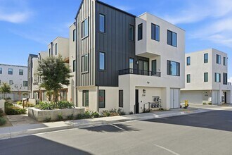 2361 Acara Cir in San Diego, CA - Building Photo - Building Photo