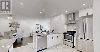 246 Beechy Dr in Richmond Hill, ON - Building Photo - Building Photo