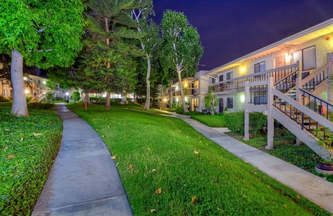 Heritage Plaza Senior Apartments in Brea, CA - Building Photo - Building Photo