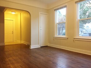 9840 N Lombard St in Portland, OR - Building Photo - Building Photo