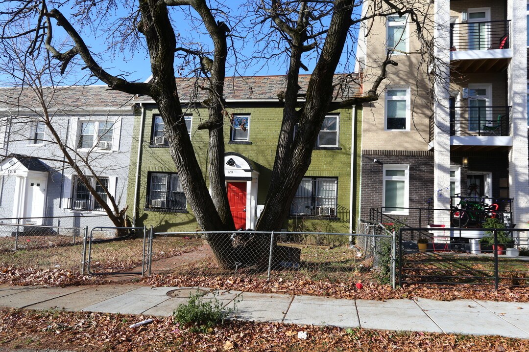 1214 19th St NE in Washington, DC - Building Photo