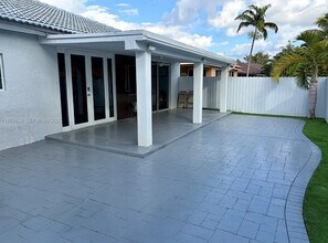 7952 NW 198th St in Hialeah, FL - Building Photo - Building Photo