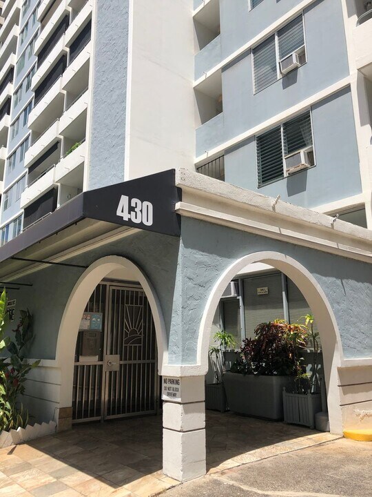 430 Kaiolu St in Honolulu, HI - Building Photo