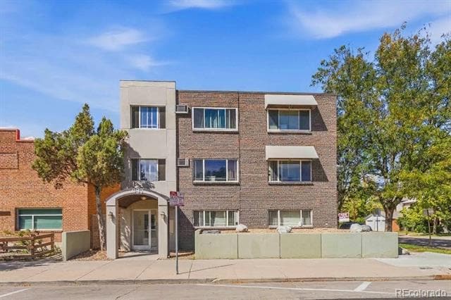 property at 909 S Pearl St