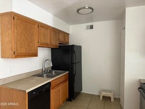 2537 W Georgia Ave, Unit 19 in Phoenix, AZ - Building Photo - Building Photo
