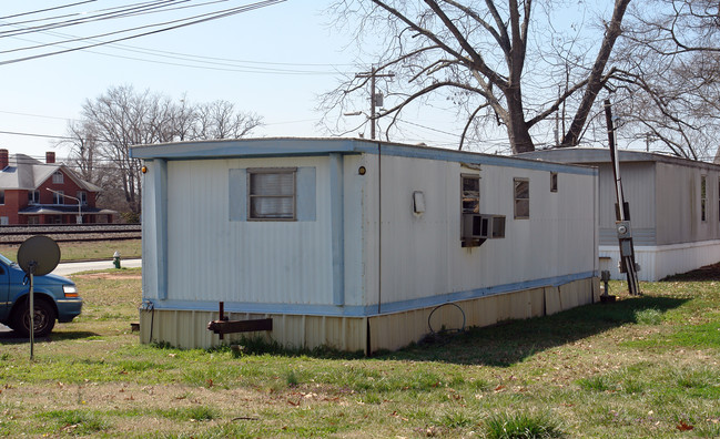 401 NE Main St in Easley, SC - Building Photo - Building Photo