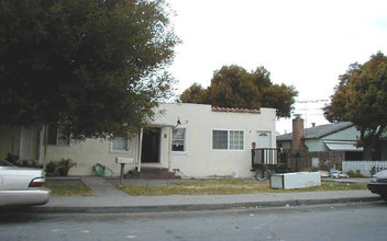 2707 Marlborough Ave in Redwood City, CA - Building Photo - Building Photo