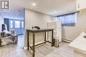 80 Westwood Dr in Kitchener, ON - Building Photo - Building Photo