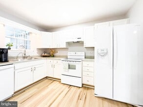 13 Boulevard Pl in Linthicum Heights, MD - Building Photo - Building Photo