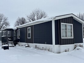 1735 Blackhawk Dr in Marion, IA - Building Photo