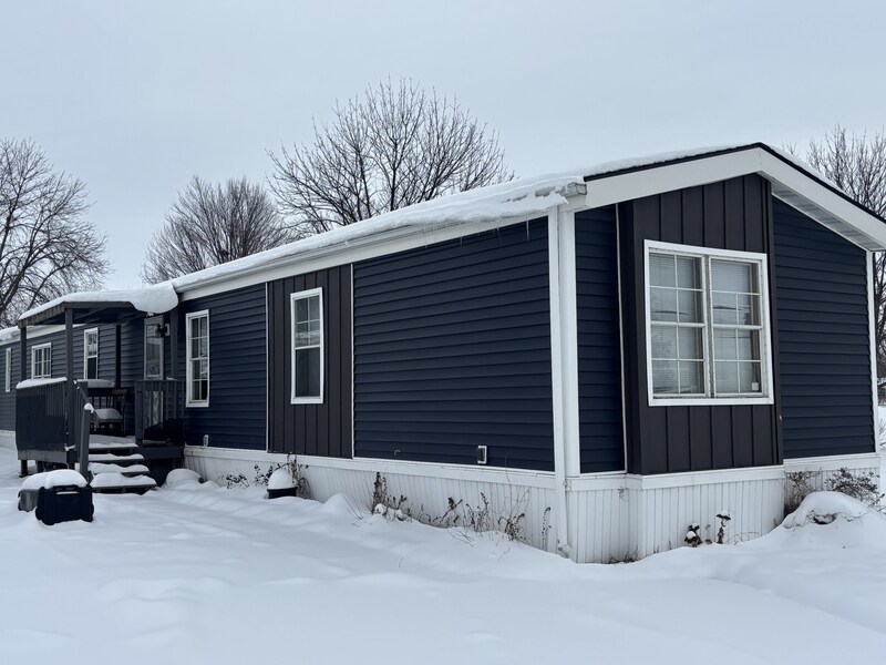 1735 Blackhawk Dr in Marion, IA - Building Photo