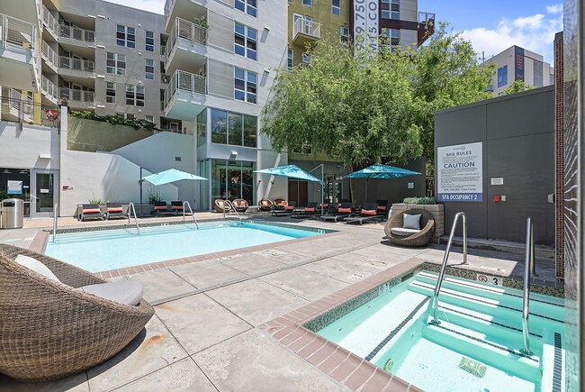 Form 15 in San Diego, CA - Foto de edificio - Building Photo