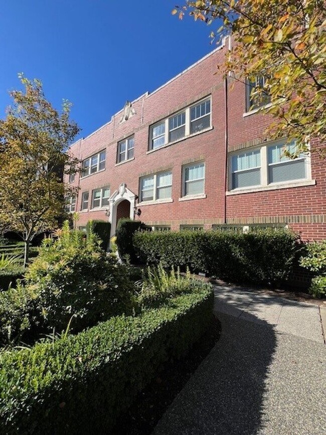 The Wellington in Seattle, WA - Building Photo - Building Photo