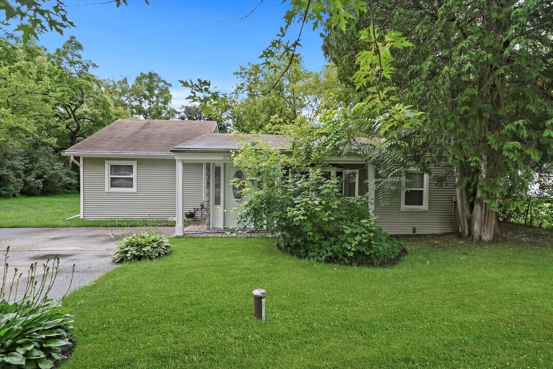 37936 N Wilson Ave in Beach Park, IL - Building Photo