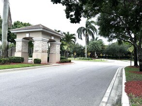 113 Canterbury Pl in Royal Palm Beach, FL - Building Photo - Building Photo