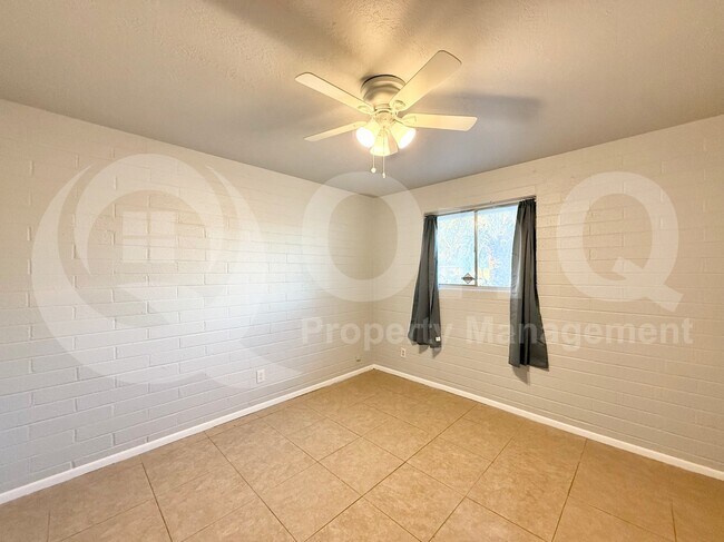 property at 2013 E Nancy Ln