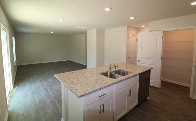 182 Carriage Cove Cir in Mocksville, NC - Building Photo - Building Photo