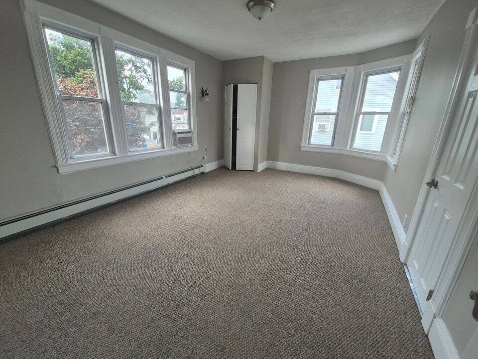 69 E John St, Unit 2nd Floor in Hicksville, NY - Building Photo