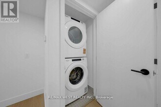 502 Atlas Ave in Toronto, ON - Building Photo - Building Photo