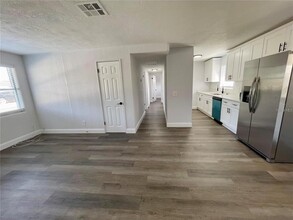 603 Conrad Dr in New Smyrna Beach, FL - Foto de edificio - Building Photo
