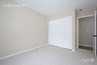 5458 Egan Dr in Savage, MN - Building Photo - Building Photo