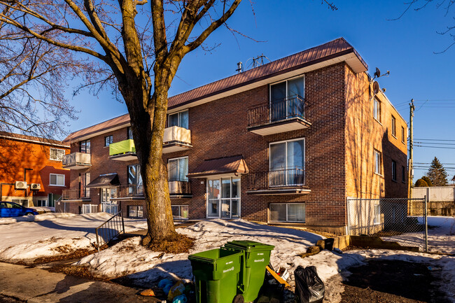 7900-7910 René-Descartes Av