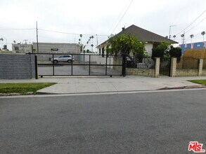 616 W 58th St in Los Angeles, CA - Building Photo - Building Photo