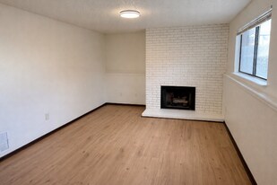 139 Juniper Pl, Unit B in Loveland, CO - Building Photo