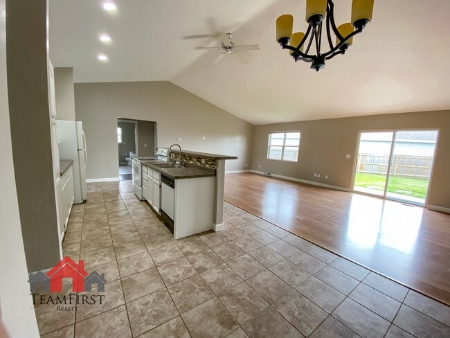 1256 Crown Ct in De Pere, WI - Building Photo - Building Photo