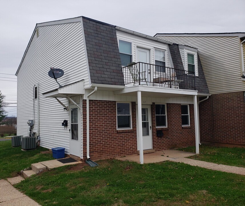 13 Reliance Ct, Unit 2nd floor in Telford, PA - Building Photo