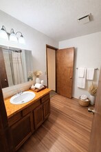 9911 N Indian Trail Rd in Spokane, WA - Building Photo - Building Photo