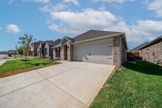 10505 Breezeway Dr in Cross Roads, TX - Building Photo - Building Photo