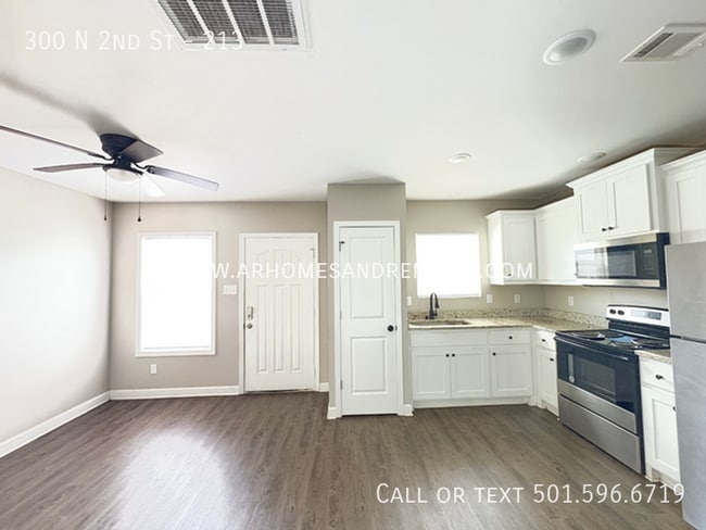 300 N 2nd St in Austin, AR - Building Photo - Building Photo