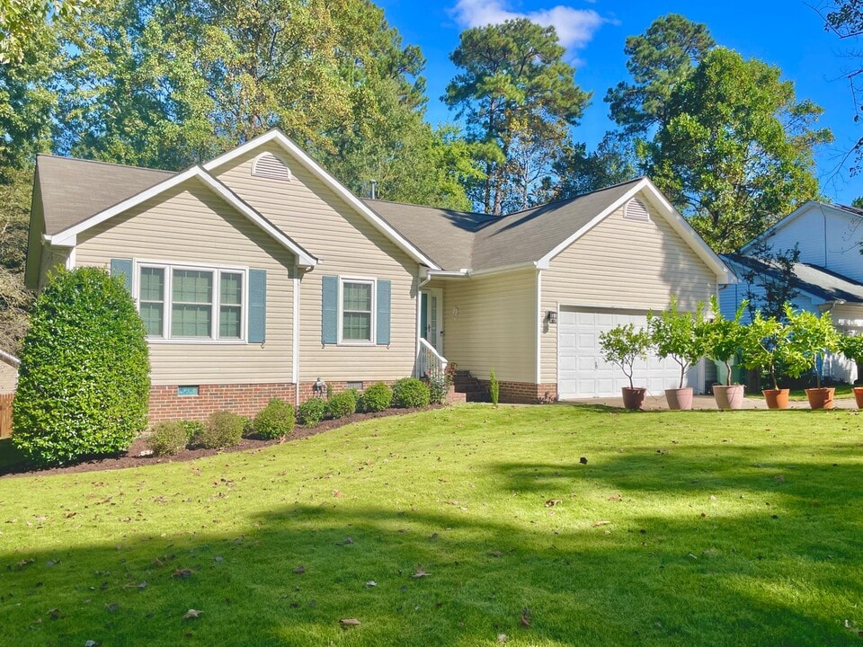 107 W Acres Cres in Cary, NC - Building Photo