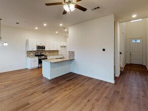 2411 Acorn Ct. in Sachse, TX - Foto de edificio - Building Photo