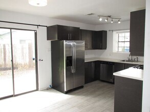 12202 Dundee Dr in Austin, TX - Building Photo - Building Photo