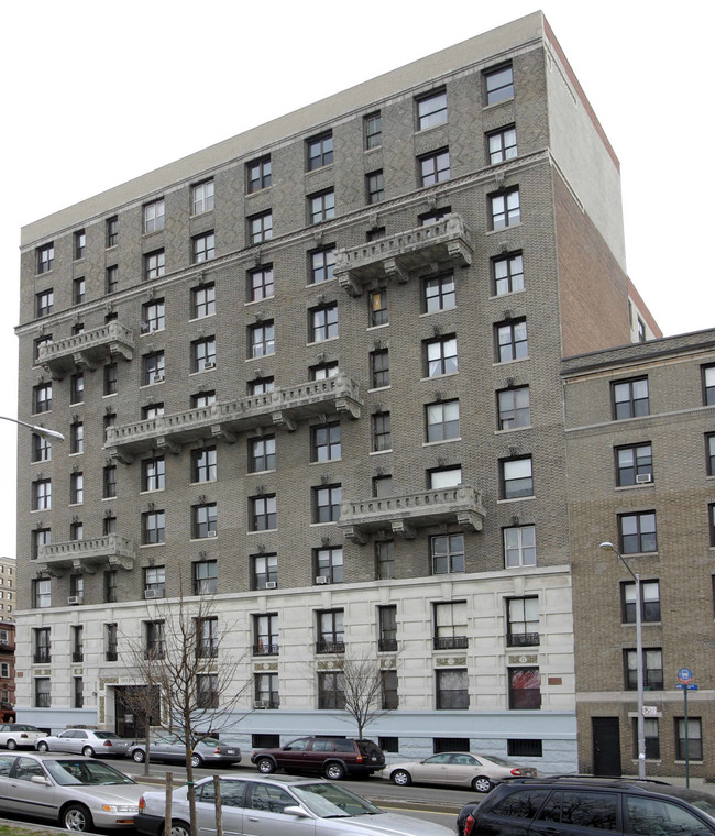 676 Riverside Drive in New York, NY - Foto de edificio - Building Photo