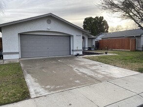 3824 Hollywood Dr in Ceres, CA - Building Photo - Building Photo