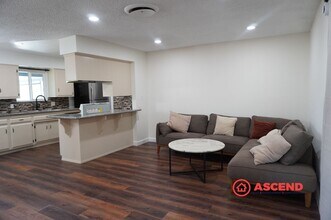 2405 San Ramon Ct in Bakersfield, CA - Building Photo - Building Photo